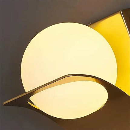 Applique murale design en métal doré avec globe en verre — LZ4X9P