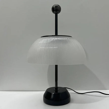 Lampe de bureau rétro au design italien pour intérieur moderne — LZ4X9P2
