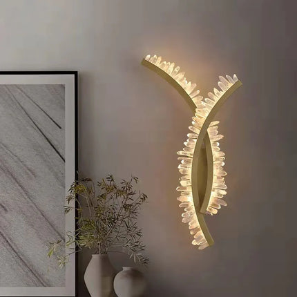 Applique murale en cristal naturel et métal doré au design stylisé — LZ4X9Q2