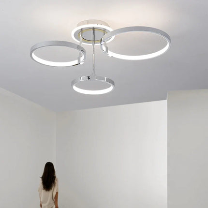 Plafonnier LED moderne au design élégant pour intérieur lumineux — LZ4QJ7M2