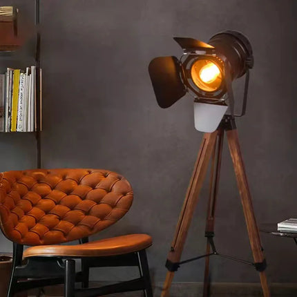 Lampadaire vintage en bois pour studio photo et éclairage créatif — LZ4X9Q2F