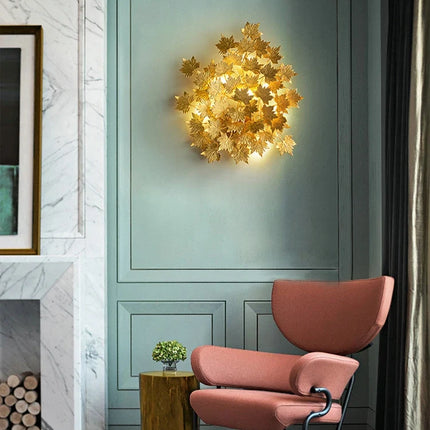 Applique murale design moderne en feuilles d'érable dorées — LZ4X9P2