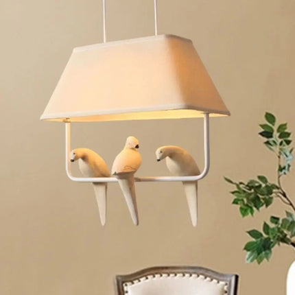 Lustre créatif avec 3 à 4 têtes d'oiseau en tissu pour décoration — LZ4X9T