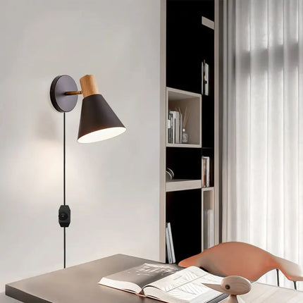 Applique murale LED industrielle réglable avec prise et interrupteur — LZ4X9P2