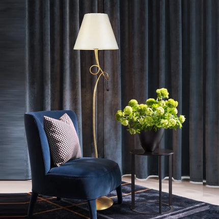 Lampadaire LED moderne en métal style nordique pour décoration intérieure — LZ4X9P2