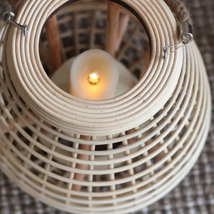 Lampadaire en rotin avec chandelier et bougie électronique décorative — LZ4X9P2