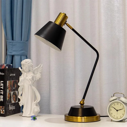 Lampe à poser LED nordique romantique pour bureau et étude — LZ4Q7N2