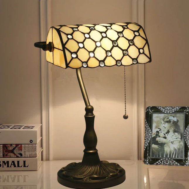 Lampe de chevet vintage en vitrail pour décoration intérieure — LZ4X9QJ