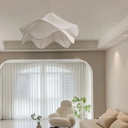 Suspension en tissu plissé forme pétale à l’esprit français — LZ4X9P