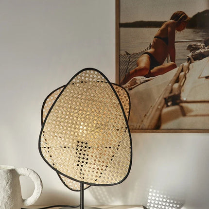 Lampadaire en rotin tressé par styliste français — LZ4X9Q