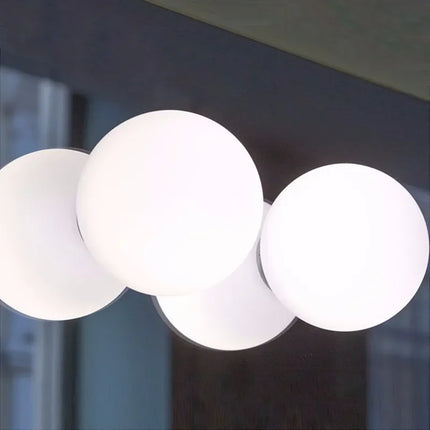Plafonnier en verre au design moderne pour intérieur élégant — LZ4X9M2