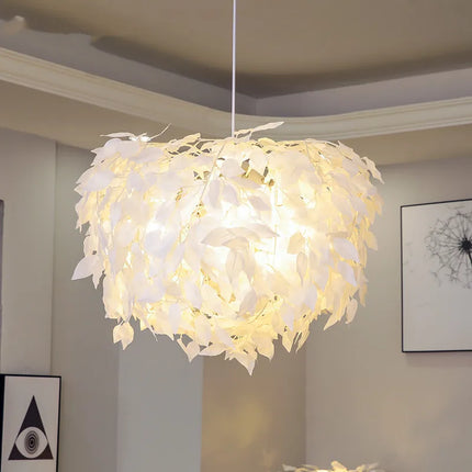 Lustre décoratif en feuilles plastiques pour ambiance romantique — LZ4X9T