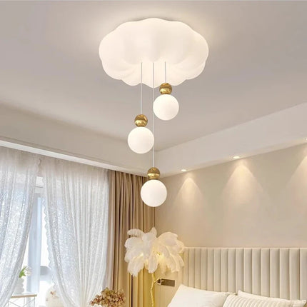 Lustre nuage romantique pour chambre d’enfant chaleureux — LZ4X9QJ