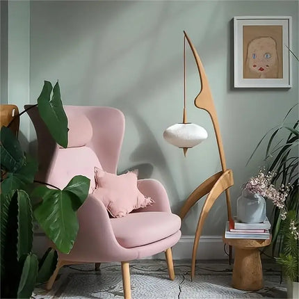 Lampadaire en bois de noyer avec suspension intégrée — LZ4X9P