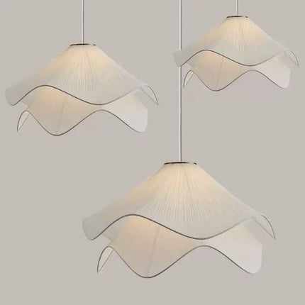 Suspension en tissu plissé forme pétale à l’esprit français — LZ4X9P