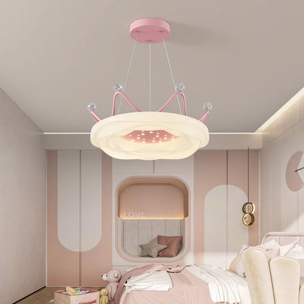 Lustre couronne romantique pour chambre enfant — LZ4P9XQ