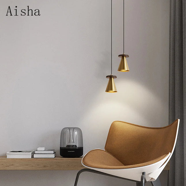 Suspension élégante en bois de noyer et cuivre pour intérieur raffiné — LZ4X9T