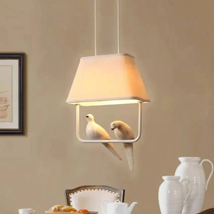 Lustre créatif avec 3 à 4 têtes d'oiseau en tissu pour décoration — LZ4X9T