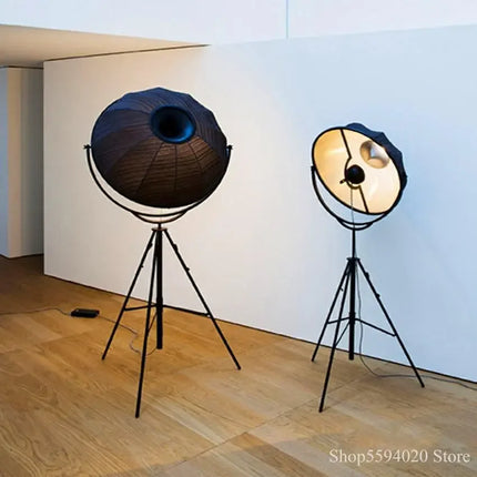 Lampadaire trépied LED réglable forme satellite style loft — LZ4X9P2