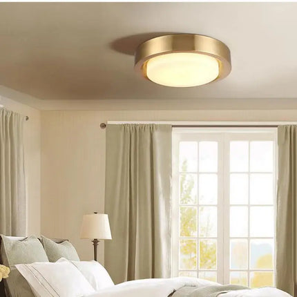 Plafonnier rond en cuivre avec abat-jour en verre moderne — LZ4G7M9