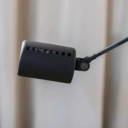 Lampadaire LED minimaliste à long bras en métal avec prise — LZ4X9P