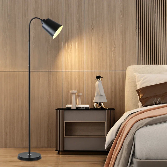 Lampadaire moderne au design épuré pour intérieur — LZ4X9J