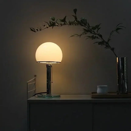 Lampe de bureau au design nordique moderne et fonctionnel — LZ4X9T2
