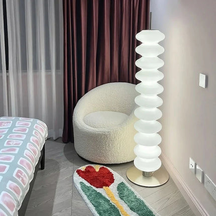 Lampadaire moderne au design épuré pour séjour — LZ4X9J