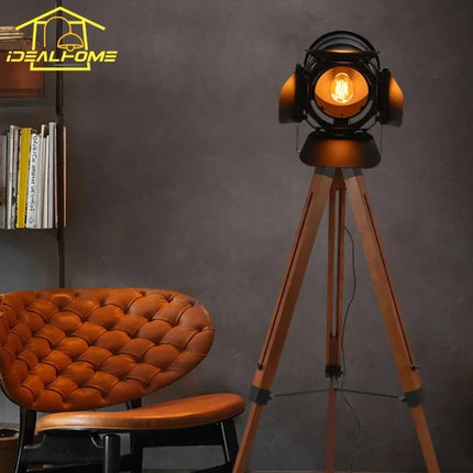 Lampadaire industriel vintage en bois massif réglable pour intérieur — LZ4N7Q2F