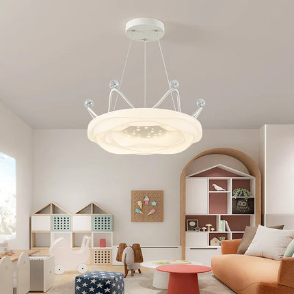 Lustre couronne romantique pour chambre enfant — LZ4P9XQ