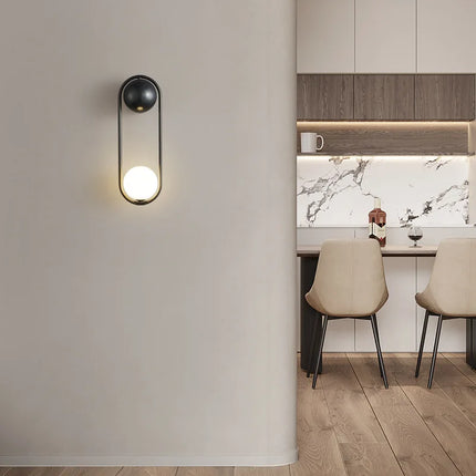 Applique murale en laiton avec globe en verre blanc pour tout espace — LZ4X9P2Q