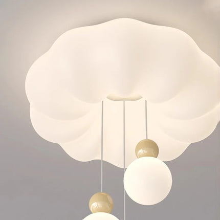 Lustre nuage romantique pour chambre d’enfant chaleureux — LZ4X9QJ
