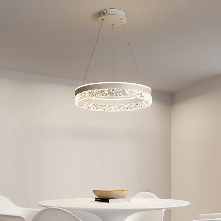 Plafonnier LED suspendu design minimaliste avec anneaux en cristal — LZ4X9P2