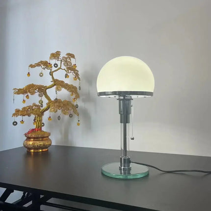 Lampe de bureau au design nordique moderne et fonctionnel — LZ4X9T2