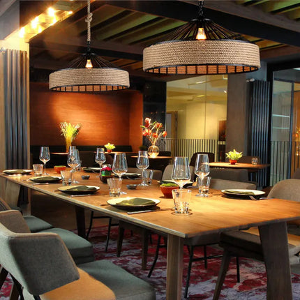 Suspension industrielle style loft pour restaurant et bar — LZ4P9XQ