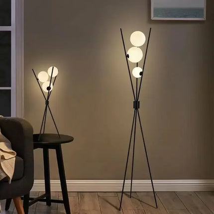 Lampadaire LED sphère en verre effet lune — LZ4X9P2