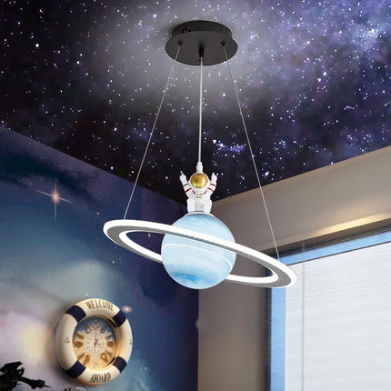 Suspension nordique avec astronaute et planète décorative — LZ4G7XQ