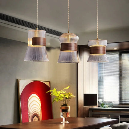 Suspension moderne en verre avec accents bois et cuivre — LZ4X9T2