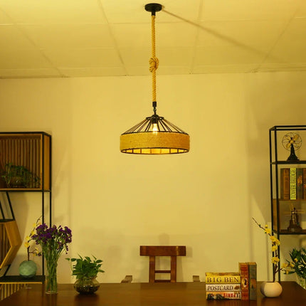 Suspension industrielle style loft pour restaurant et bar — LZ4P9XQ