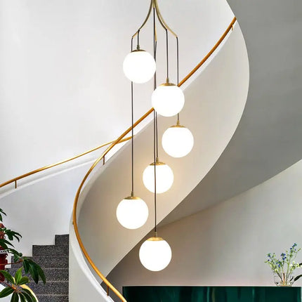 Lustre suspension nordique avec globes en verre laiteux — LZ4P9XQ