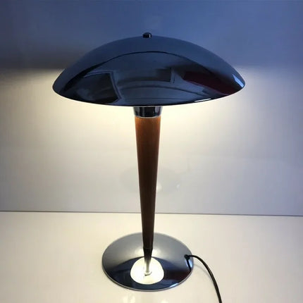 Lampe de bureau nordique en bois avec abat-jour chromé — LZ4X9P2Q