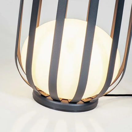 Lampadaire solaire avec boule acrylique et prise métallique — LZ4X9T2