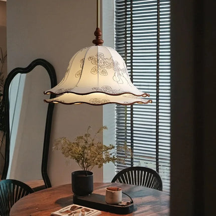 Suspension en tissu style médiéval pour ambiance chaleureuse — LZ4X9P2Q
