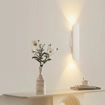 Applique murale stylisée avec protection des yeux et lumière spectre complet ambiance chaude — LZ4X9T2