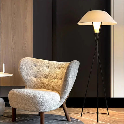 Lampadaire LED moderne avec interrupteur au pied pour décoration — LZ4N7XQ
