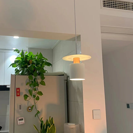 Suspension LED moderne en fer au design décoratif — LZ4X9T2