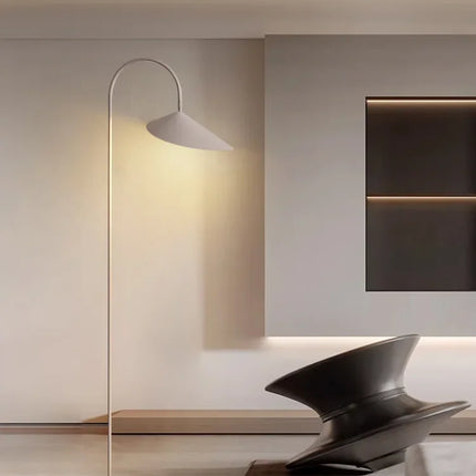 Lampadaire de style médiéval couleur crème — LZ4X9T2