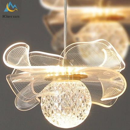 Suspension moderne dorée avec fleur en verre — LZ4X9T2