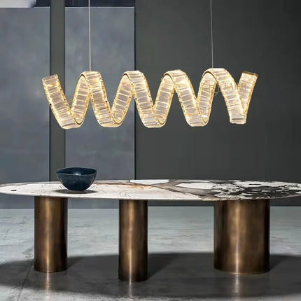 Lustre LED spirale dorée au design moderne — LZ4V9XQ