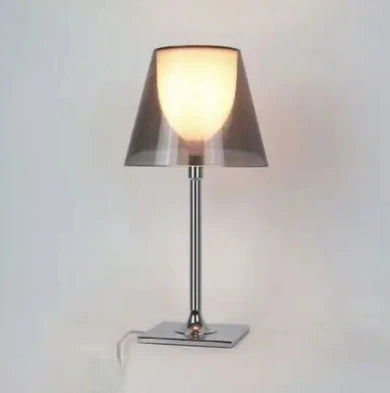 Lampe de table design italien en acrylique pour salon et bureau — LZ4X9J